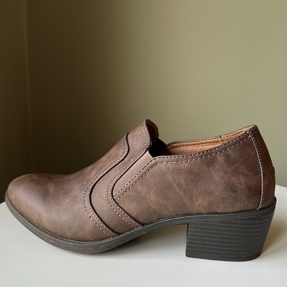 EuroSoft Abeline Ankle Boot Vegan Leather Stitching Details Comfort Slip On - Picture 6 of 17